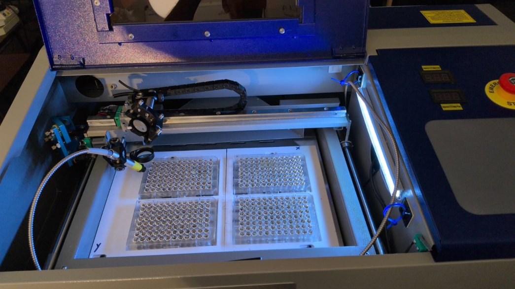 Laser Classifier HT with four seed plates loaded on the stage